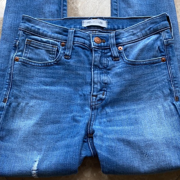 9" High-Rise Skinny Jeans: Destructed-Hem Edition Size: 25 - Picture 5 of 8